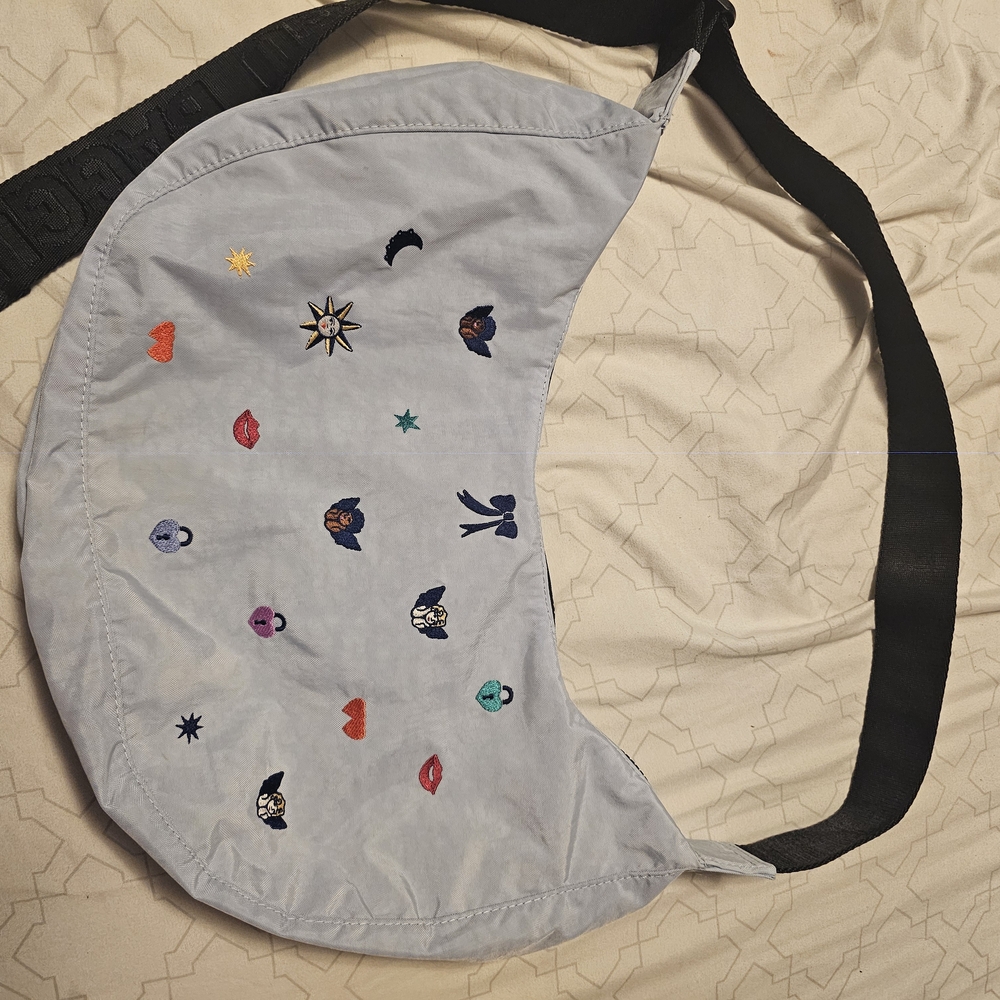 BAGGU Urban Outfitters Exclusive Embroidered Medium Size!!!